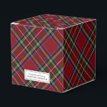 Klassieke rode tartan vakantie bedankdoosjes<br><div class="desc">Deze geschenkdoos,  versierd met een klassiek rood tartan-patroon,  is ideaal om een vleugje feestelijke elegantie toe te voegen aan elk handgemaakt cadeau. Een smaakvol label op de voorkant verklaart trots "Handmade with love by" met jouw naam. Deze doos is ideaal voor handgemaakte kerstcadeaus.</div>