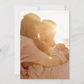 Klassieke Sage & Cream Monogram Gold Crest Foto Save The Date (Achterkant)