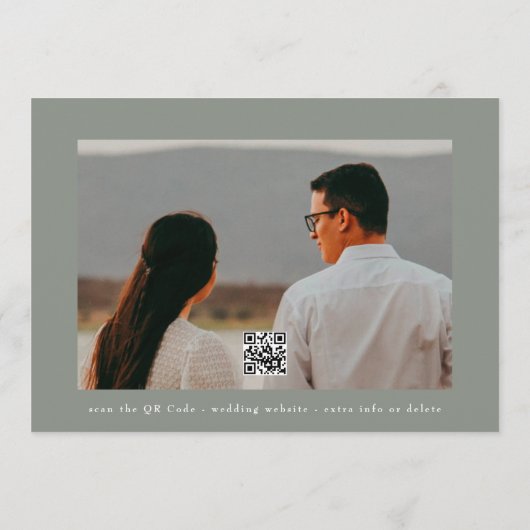 Klassieke Sage Groene Monogram Krans Huwelijk QR C Save The Date (Achterkant)