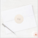 Klassieke Sandy Neutral Elegant Wedding Ronde Sticker<br><div class="desc">Klassieke trouwstickers met een eenvoudig en tijdloos ontwerp met uw monogram in een elegant script.</div>