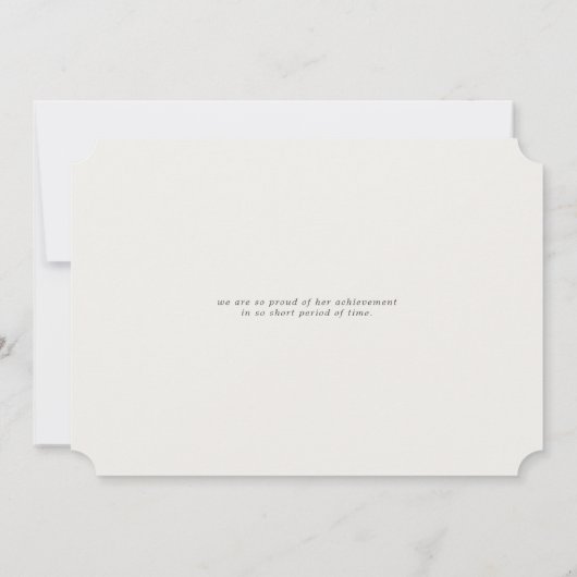 Klassieke Script Blue & Beige Graduparty Kaart (Achterkant)