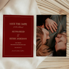 Klassieke scriptie wijnrode trouwfoto save the date