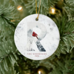 Klassieke Sneeuwachtige Kerstmis Winter Scène Mono Keramisch Ornament<br><div class="desc">Breng tijdloze charme aan uw vakantie-inrichting met dit klassieke besneeuwde kerstwintertafereel Monogram Keramisch Ornament. Met een sereen sneeuwlandschap en een aanpasbaar monogram combineert dit souvenir-ornament traditionele kerstelegantie met een persoonlijk tintje. Perfect om cadeau te geven aan familie, vrienden of als een gedenkwaardige toevoeging aan je eigen boom, het vangt de...</div>