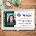 Klassieke Stijl Notaris Publiek ID Groen Goud Zake Visitekaarthouder<br><div class="desc">Creëer heeft een professionele uitstraling met deze klassieke Notary Public Business Card Case. Deze stijlvolle sjabloon is gepersonaliseerd met uw identiteitsfoto, naam, gegevens en accreditatie-logo. Perfect voor een notaris, een ondertekenaar van een lening, een gecertificeerde notaris, een vertrouwensbezorger, CNTDA, een mobiele notaris, een apostille of een ander juridisch beroep. Gedrukte...</div>