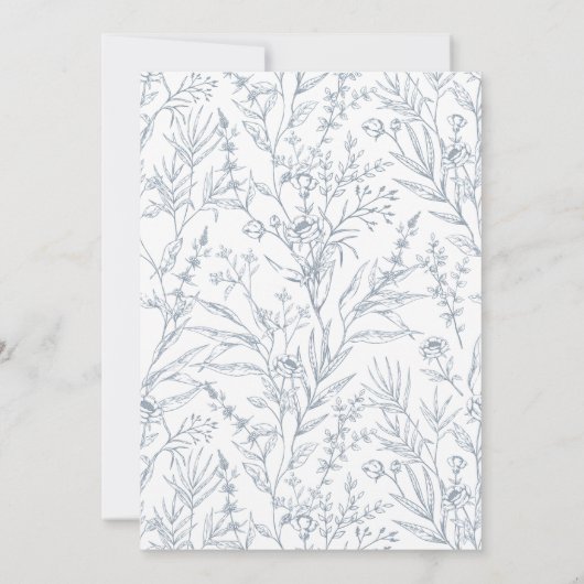 Klassieke stoffige blauwe bloemenbruiloft uitnodig kaart (Achterkant)