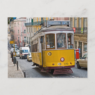 Klassieke tram in Lissabon, Portugal. Briefkaart