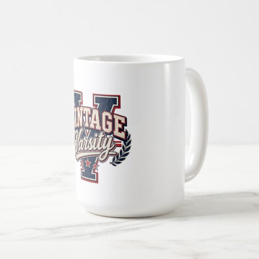 Klassieke Varsity Vervaaide Blokletter V Koffiemok (Voorkant rechts)