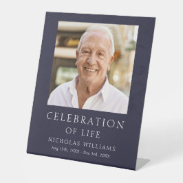 Klassieke viering van levensfoto rouwdienst reclamebord met voetstuk