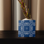 Klassieke Vintage elegant kobalt blauw en wit Tegeltje<br><div class="desc">Klassieke en elegante decoratieve tegel met witte ornamenten op een kobaltblauwe achtergrond.</div>