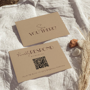Klassieke warme beige old money QR-code bruiloft RSVP Kaartje