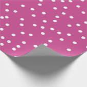 Klassieke witte stippen op roze achtergrond cadeaupapier (Hoek)
