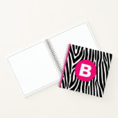 Klassieke zebra strepen helder roze monogram notitieboek (Binnen)