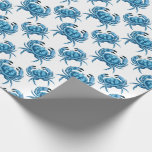 Klassieke Zeesematroon met blauwe krabben Cadeaupapier<br><div class="desc">Een blauw krabpatroon voor dat gevoel aan zee. Hier weergegeven met een witte achtergrond,  kunt u de achtergrond wijzigen in een andere kleur met behulp van de optie "aanpassen". Stel je voor hoe mooi je cadeaus er zullen uitzien verpakt in dit prachtige kustpatroon.</div>