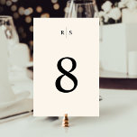 Klassieke zwart & Ecru Monogram bruiloft Kaart<br><div class="desc">Elegante huwelijksreceptie tafel nummerkaarten zijn voorzien van uw tafelnummer in helder zwart op een warme ivoren ecru achtergrond, overgoten door een eenvoudig monogram in traditionele serif letters, doorsneden door een dunne verticale lijn. Het ontwerp herhaalt zich aan de achterkant. Als u uw tabelnummers wilt bestellen, past u het ontwerp naar...</div>