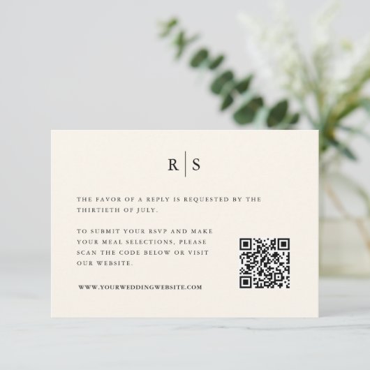 Klassieke Zwart & Ecru Monogram Bruiloft QR Code RSVP Kaartje (Staand voorkant)