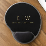 Klassieke Zwart Goud Minimalistische Monogram Naam Gel Muismat<br><div class="desc">Upgrade uw werkruimte met onze Classic Elegant Modern Minimalist Monogram Muismat. Deze geavanceerde muismat combineert tijdloze elegantie met hedendaags minimalisme en voegt een vleugje verfijning toe aan uw bureau. Deze muismat is vervaardigd met nauwgezette aandacht voor detail en is meer dan alleen een functioneel accessoire; het is een gepersonaliseerde verklaring....</div>