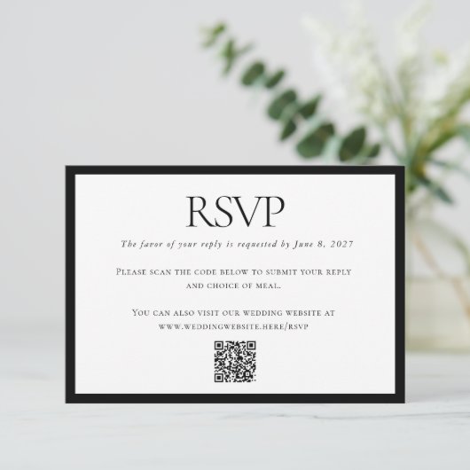 Klassieke Zwart Wit Bruiloft Aangepaste QR Code On RSVP Kaartje (Staand voorkant)