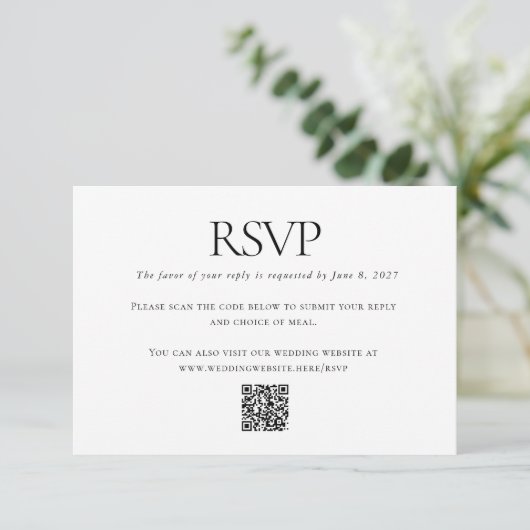 Klassieke Zwart Wit Bruiloft Aangepaste QR Code On RSVP Kaartje (Staand voorkant)