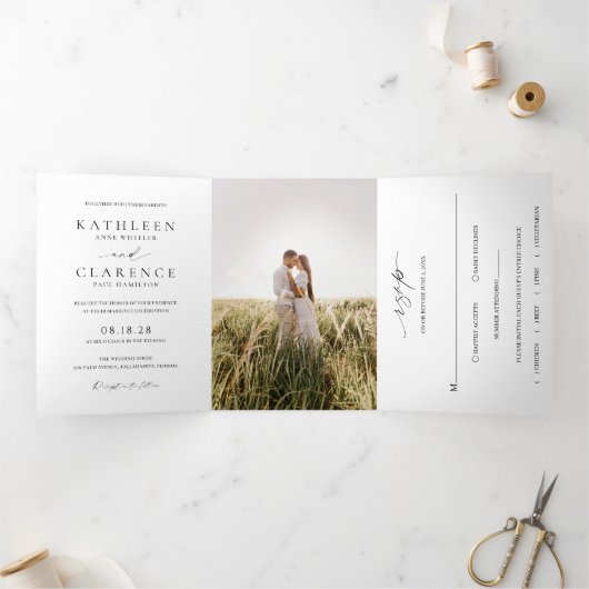 Klassieke zwart-wit foto Elegante bruiloft Drieluik Uitnodiging (Binnen)