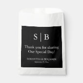Klassieke Zwart Wit Monogram Bruiloft Favor Bag Bedankzakje (Voorkant)