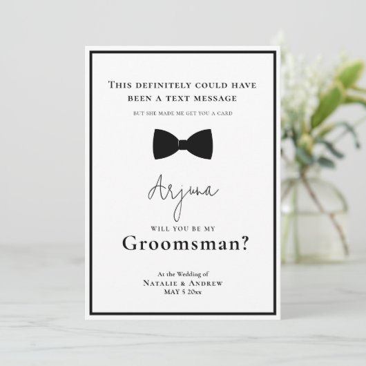 Klassieke Zwart & Wit Tuxedo Funny Groomsman Kaart (Staand voorkant)
