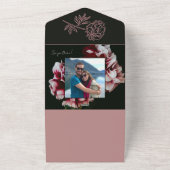 Klassieke Zwarte en Roze Pioenenbruiloft All In One Uitnodiging (Buitenkant)