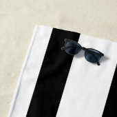 Klassieke zwarte en witte strepen strandlaken (In situ)