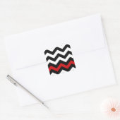 Klassieke zwarte en witte zigzag met rood vierkante sticker (Envelop)
