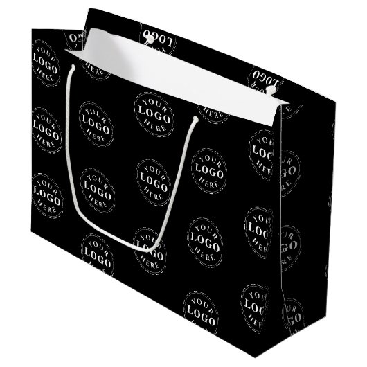 Klassieke zwarte grote cadeautas met aangepast log (Voorkant Gekanteld)