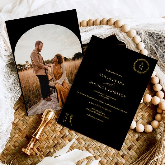 Klassieke zwarte monogram bruiloft folie uitnodiging