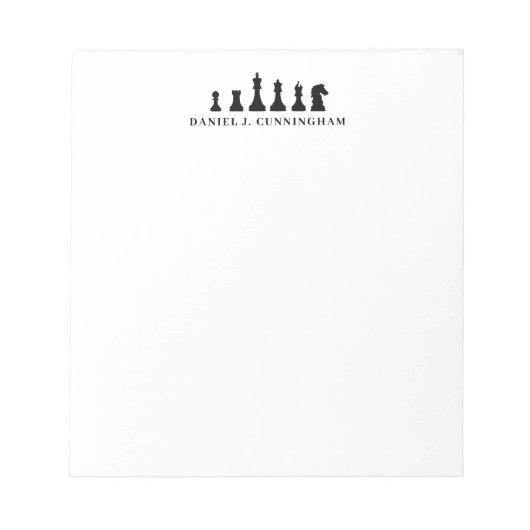 Klassieke zwarte schaakstukken monogram notitieblok (Voorkant)