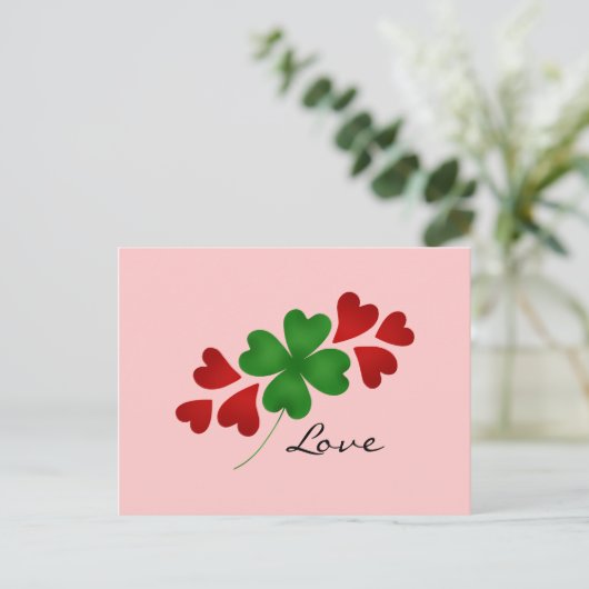 Klaver en harten op roze briefkaart (Staand voorkant)