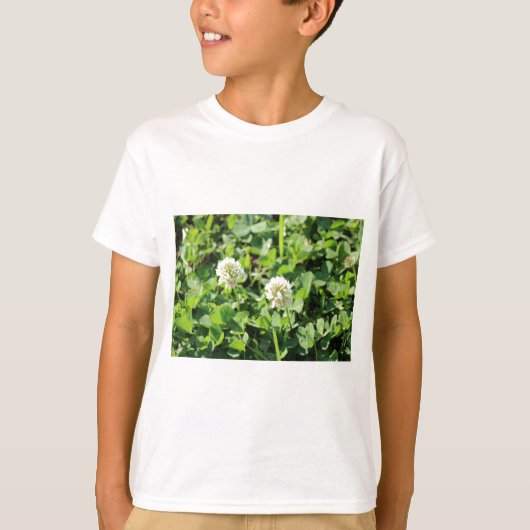 Klavers en bloemen t-shirt (Voorkant)