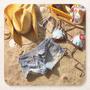 Kleding achter op strand kartonnen onderzetters