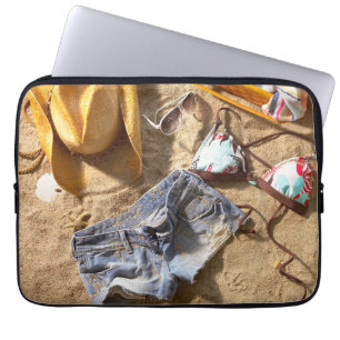 Kleding achter op strand laptop sleeve