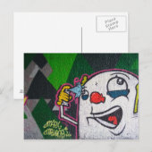Kleding met witte gelaatgraffiti briefkaart (Voorkant / Achterkant)