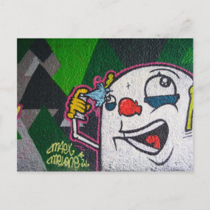 Kleding met witte gelaatgraffiti briefkaart