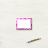 Kleding van roze pinda's post-it® notes (Op bureau)