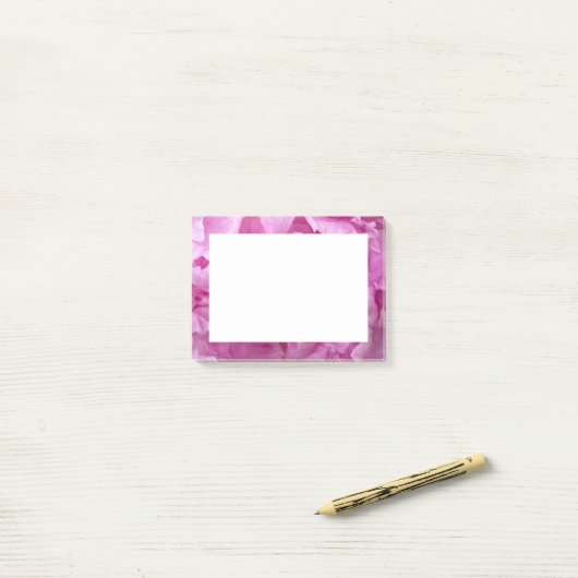 Kleding van roze pinda's post-it® notes (Op bureau)