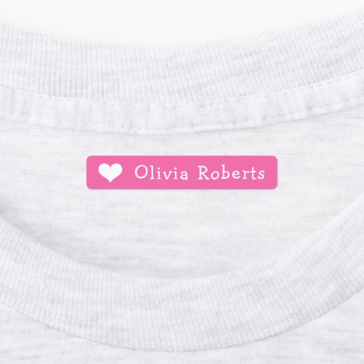 Kleding van tekstroze textiel met een paardehart labels (Aangebracht)