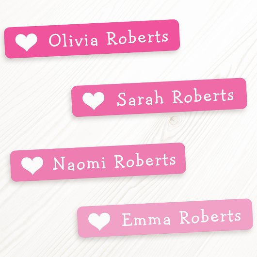 Kleding van tekstroze textiel met een paardehart labels