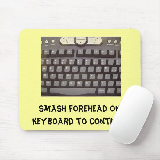 Kleef voorhoofd op toetsenbord om verder te gaan muismat (Met muis)