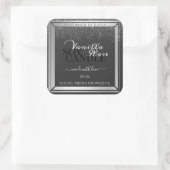 Klei-donkergrijze en zilverkleurige etiketten voor (Tas)