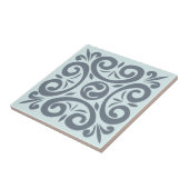 Klei grijs op lichtblauw gecompliceerd patroon tegeltje (Zijkant)