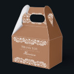 Klei Talavera Tegel Spaanse Fiesta Bruiloft Desser Bedankdoosjes<br><div class="desc">Iedereen houdt van een feestje! Deze verzameling is een verbluffende mix van elegantie en cultureel erfgoed, geïnspireerd door de traditionele Mexicaanse klei Talavera-tegelpatronen. De aards getinte, verbrande oranje terracotta bloemenrand straalt verfijning en een vleugje feestelijke charme uit, waardoor het perfect is voor uw Spaanse of Mexicaans geïnspireerde viering. Of u...</div>