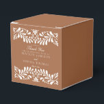 Klei Talavera Tegel Spaanse stijl Fiesta Bruiloft Bedankdoosjes<br><div class="desc">Iedereen houdt van een feestje! Deze verzameling is een verbluffende mix van elegantie en cultureel erfgoed, geïnspireerd door de traditionele Mexicaanse klei Talavera-tegelpatronen. De aards getinte, verbrande oranje terracotta bloemenrand straalt verfijning en een vleugje feestelijke charme uit, waardoor het perfect is voor uw Spaanse of Mexicaans geïnspireerde viering. Of u...</div>