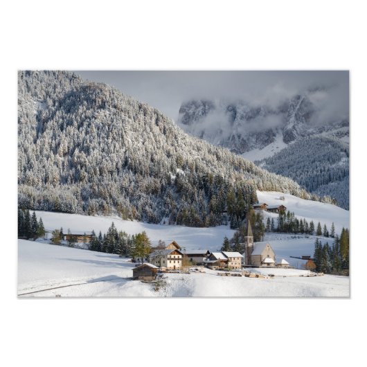 Klein alpine dorp in sneeuwfotoprint foto afdruk (Voorkant)