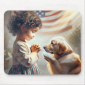 Klein Amerikaans Meisje Met Hond Bidden Muismat (Voorkant)