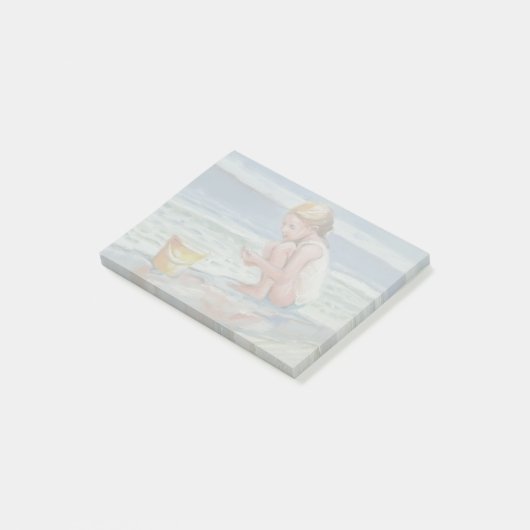 Klein beachcomber meisje met gele emmer post-it® notes (Schuin)