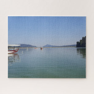 Klein bootje op rustig water legpuzzel